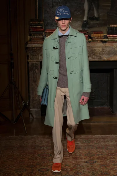 Look 25